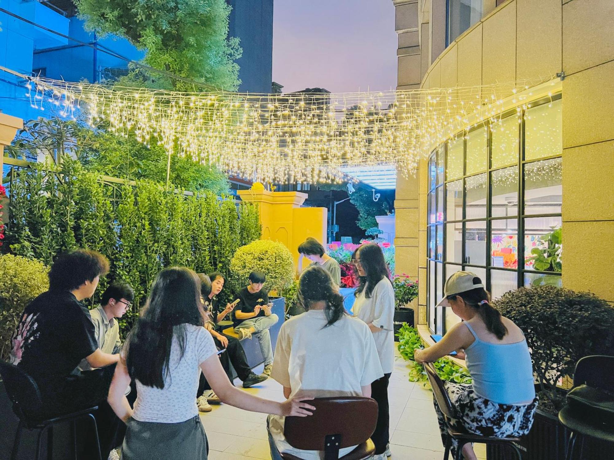 Dayin Garden Hotel -Near People'S Square & Nanjing Road-Large Social Area -Bar -Cafe -Gym -Free Laundry Luggage Storage -24H Front Desk-English Service Шанхай Екстер'єр фото