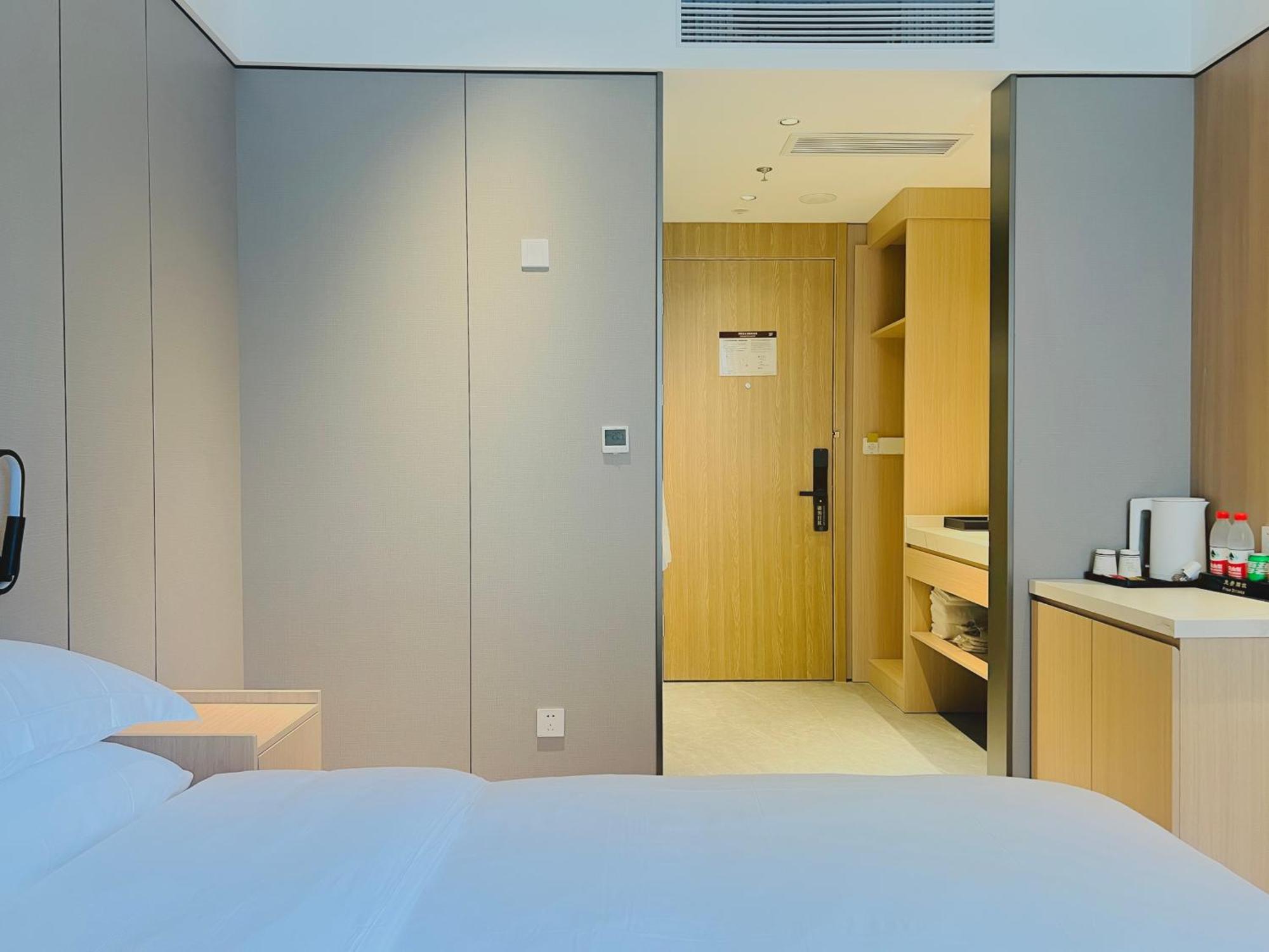 Dayin Garden Hotel -Near People'S Square & Nanjing Road-Large Social Area -Bar -Cafe -Gym -Free Laundry Luggage Storage -24H Front Desk-English Service Шанхай Екстер'єр фото