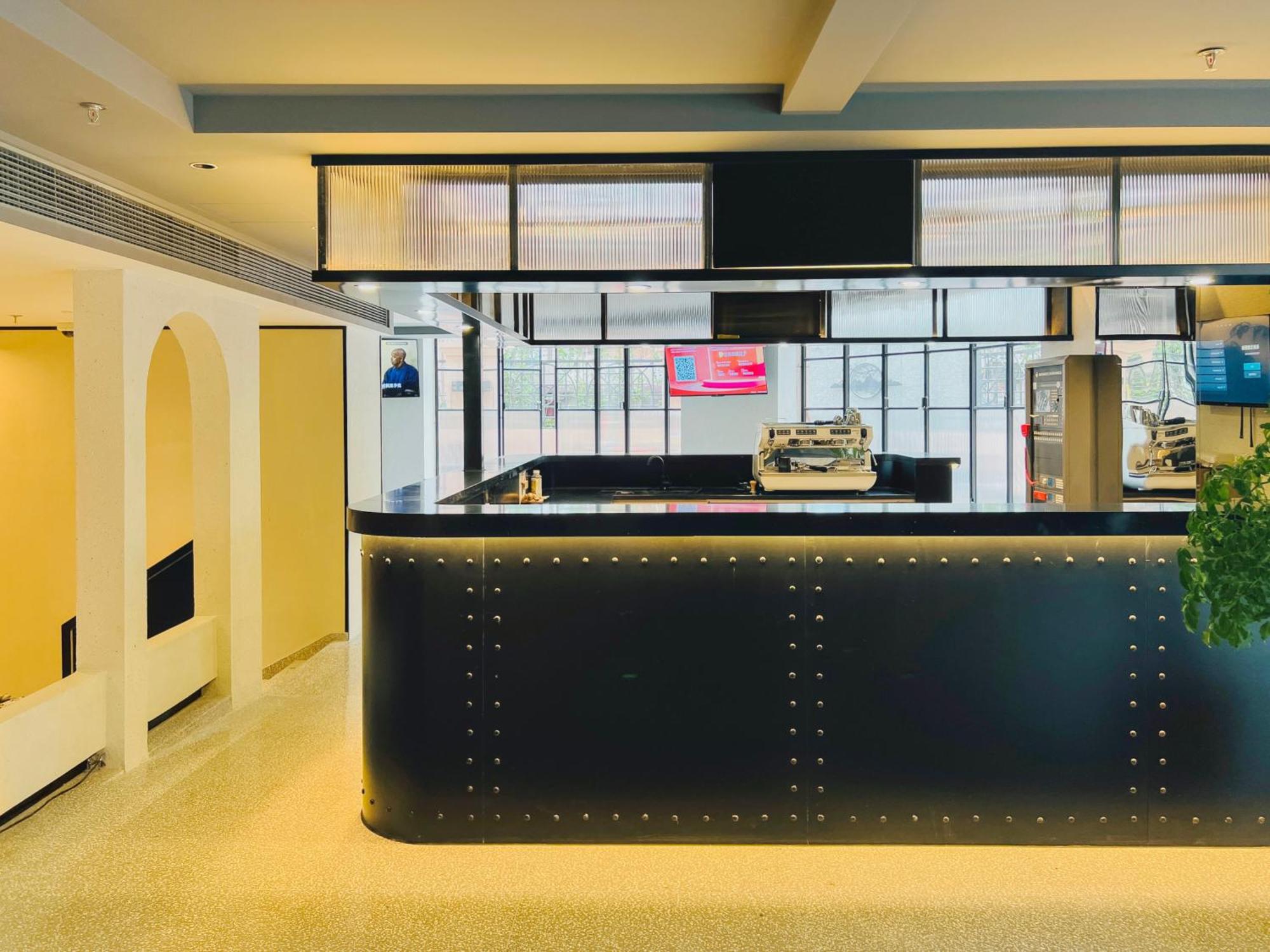 Dayin Garden Hotel -Near People'S Square & Nanjing Road-Large Social Area -Bar -Cafe -Gym -Free Laundry Luggage Storage -24H Front Desk-English Service Шанхай Екстер'єр фото